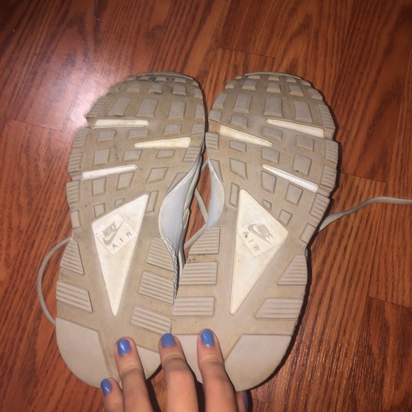 Tan Women Nike Huaraches - Picture 2 of 5